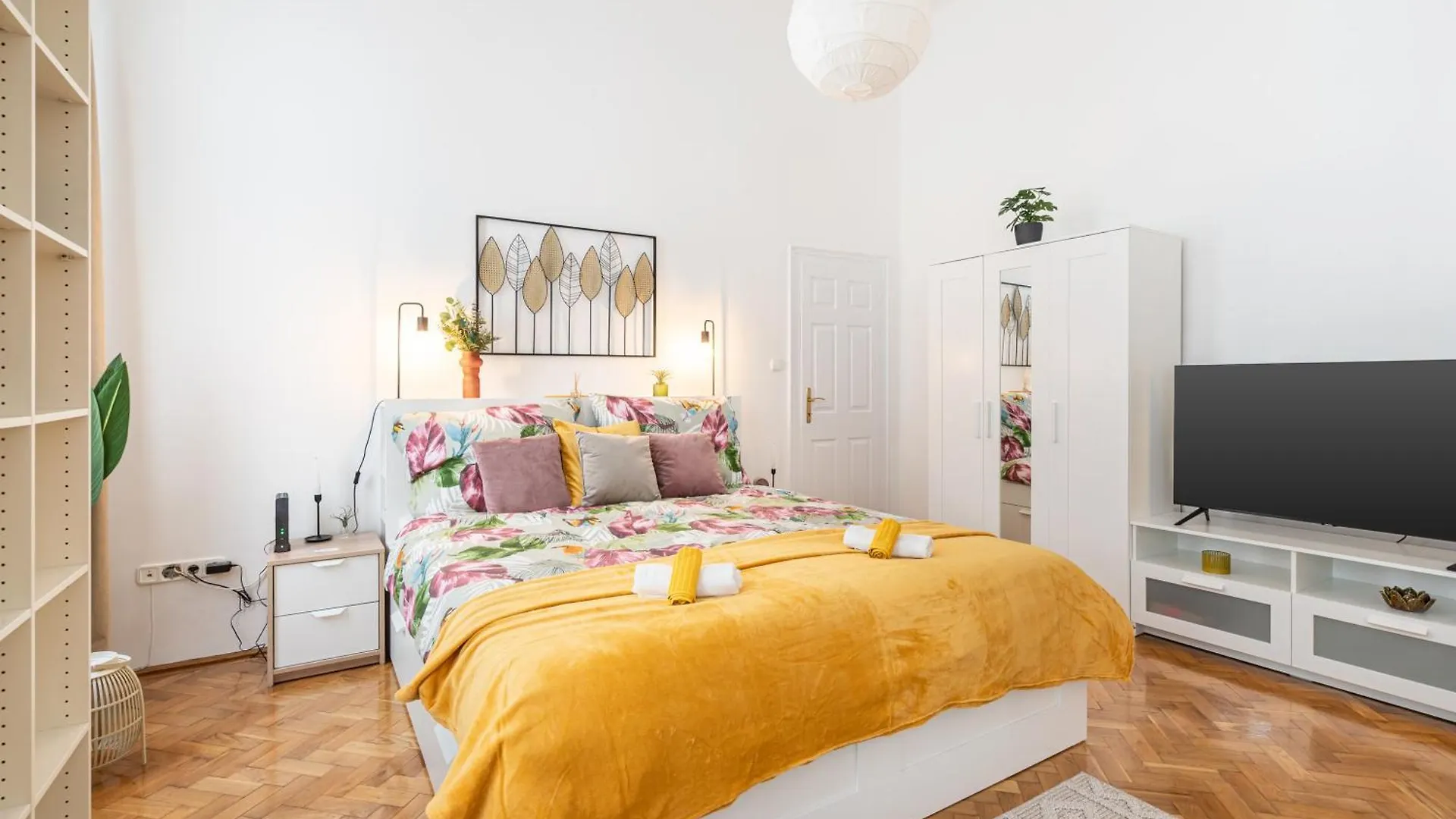 Cosmopolitan Studio - Chic Getaway In A Fancy Neighbourhood Budapest 0*,  Hungary